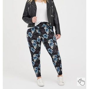 Torrid Size 1 Blue Floral Skull Luxe Ponte Pixie Pant NWT